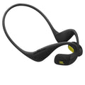 Auriculares deportivos JBL negros con gancho para oreja y botones laterales en vista diagonal