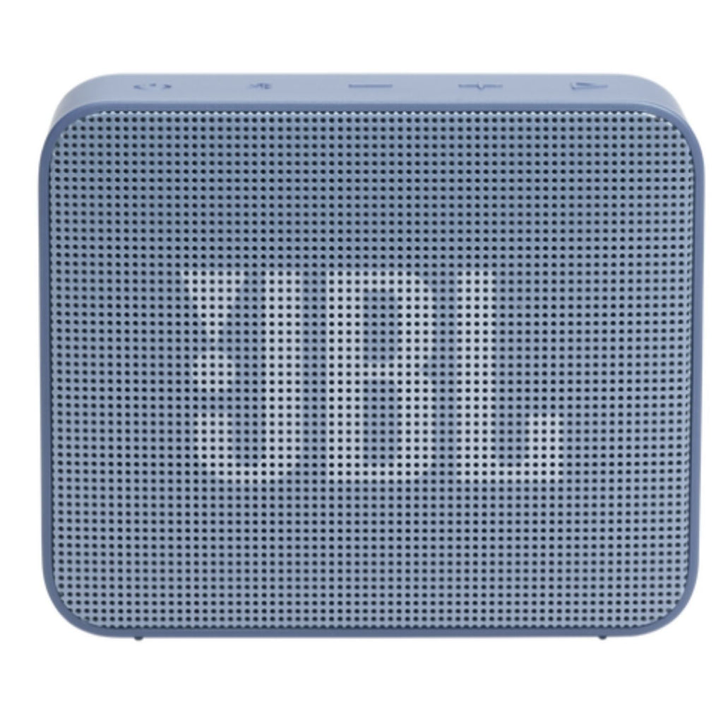 Caja de parlante Bluetooth JBL Go Essential 2 azul en vista diagonal con asa superior