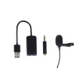 Micrófono lavalier negro con clip, conector USB y plug de 3,5 mm en vista frontal