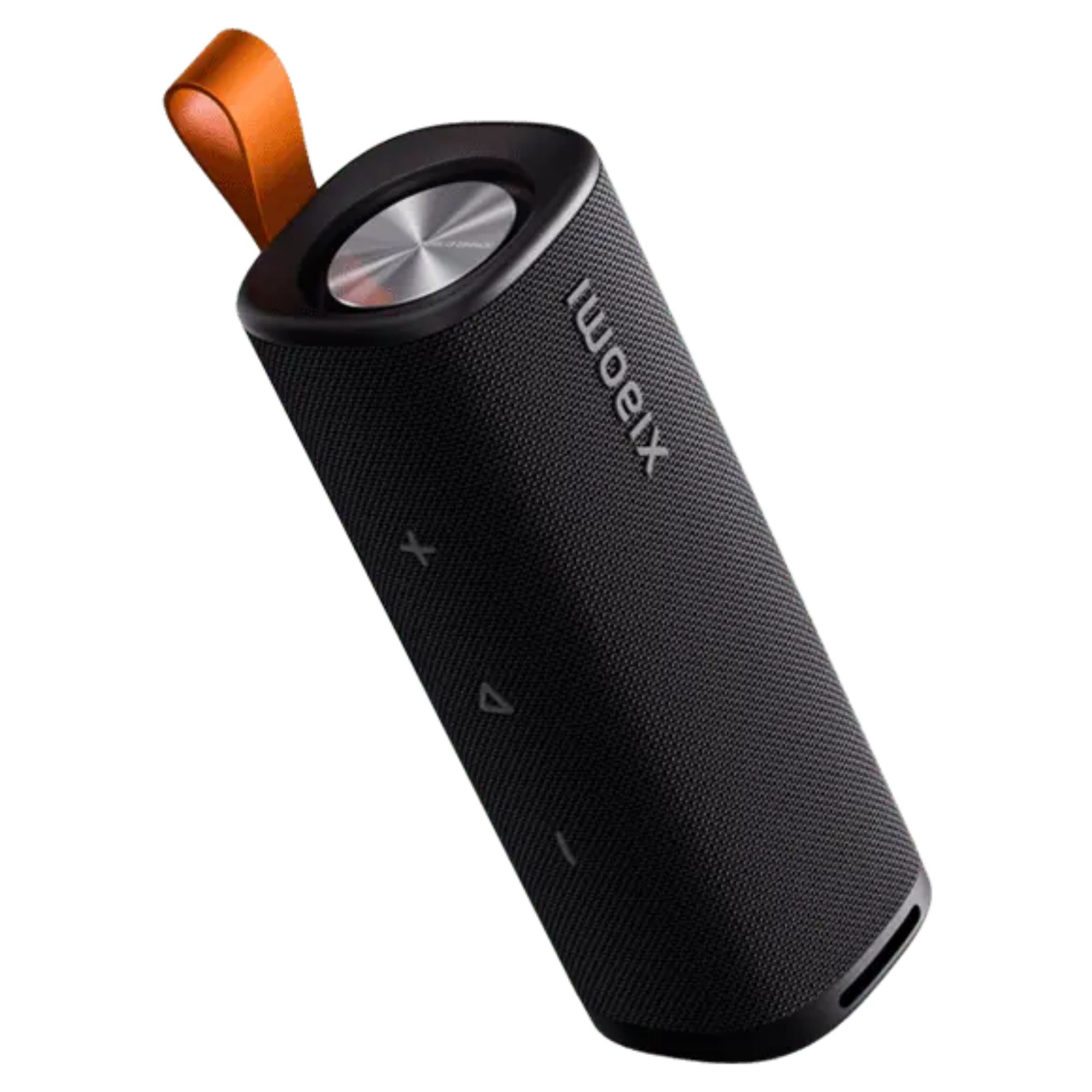 Parlante portátil Xiaomi negro con cubierta texturizada y correa naranja en vista diagonal