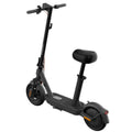 Scooter eléctrico negro en vista parcial con neumático de 12 pulgadas y doble suspensión frontal